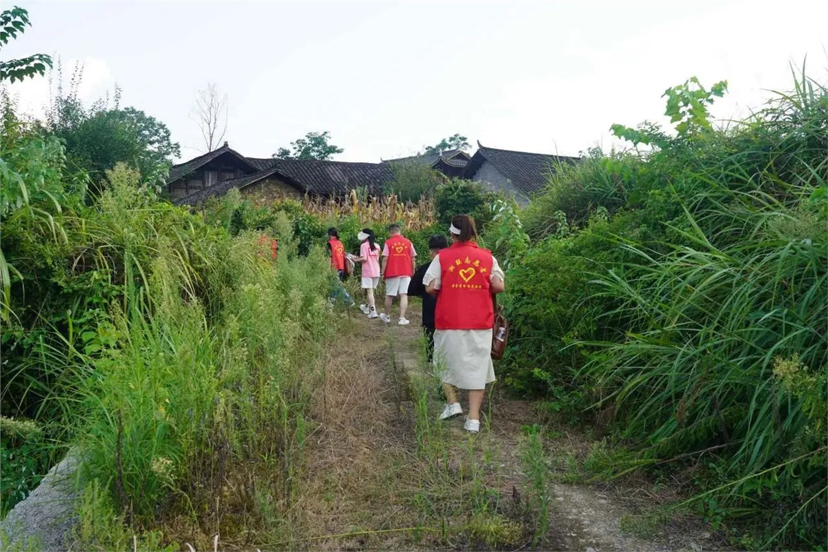 汇聚萤萤“芯”光 点亮求学之路 关爱儿童成长 助力乡村振兴 #安全用电你我湘联